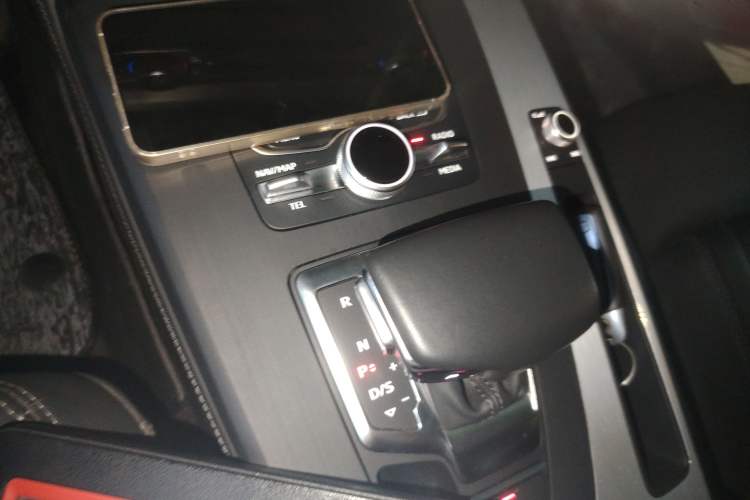 Used Audi Q5L 2020 Updated 40 TFSI Prestige Fashion Edition Gear Lever