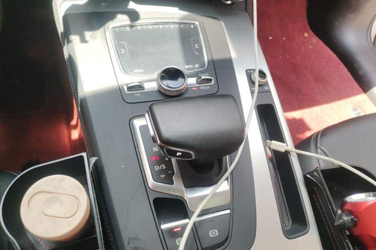 Used Audi Q5L 2020 Updated 40 TFSI Prestige Fashion Edition Gear Lever
