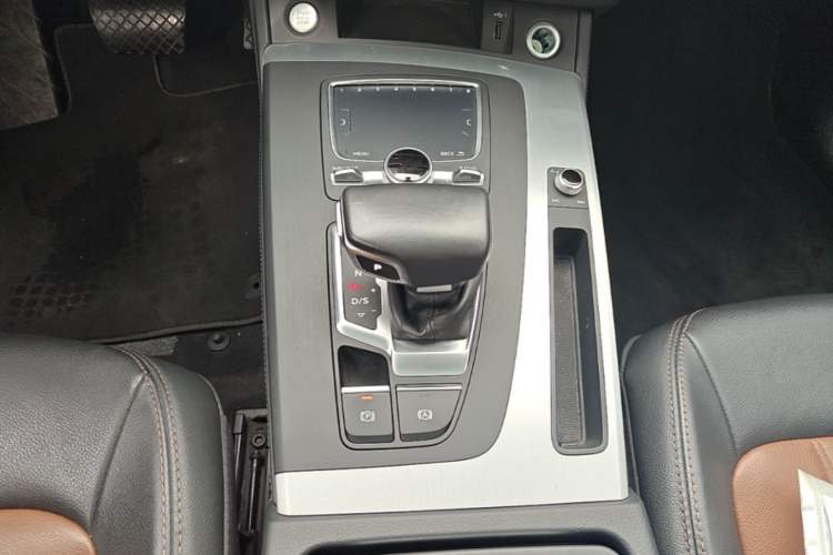 Used Audi Q5L 2020 Updated 40 TFSI Prestige Fashion Edition Gear Lever
