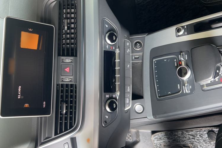 Used Audi Q5L 2020 Updated 40 TFSI Prestige Fashion Edition Interior 8