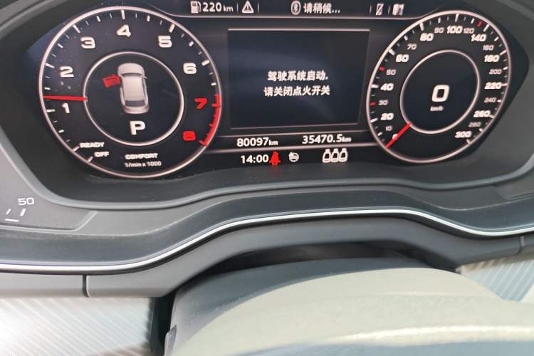 Used Audi Q5L 2020 45 TFSI Prestige Fashion Model Odometer Close Up