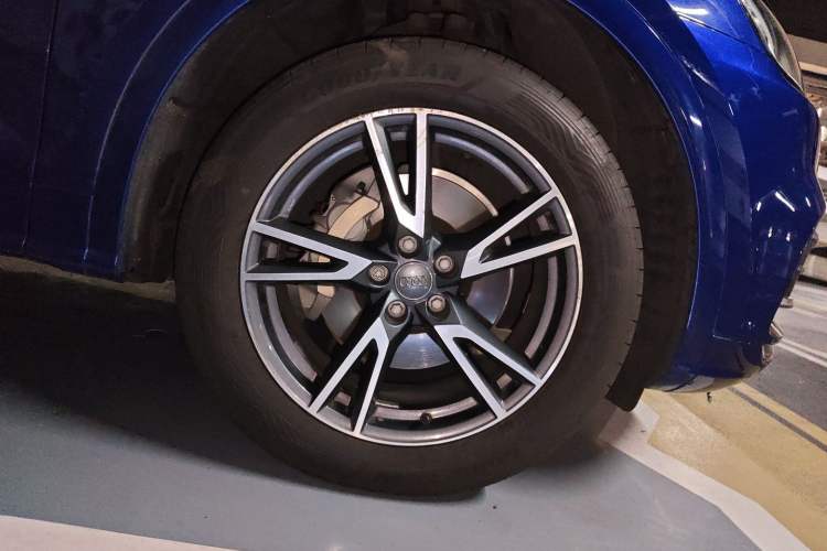 Used Audi Q5L 2020 Updated 40 TFSI Prestige Fashion Edition Right Front Wheel Hub