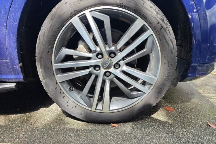 Used Audi Q5L 2020 Updated 40 TFSI Prestige Fashion Edition Right Front Wheel Hub