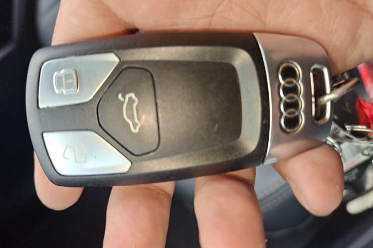 Used Audi Q5L 2020 Updated 40 TFSI Prestige Fashion Edition Vehicle Key