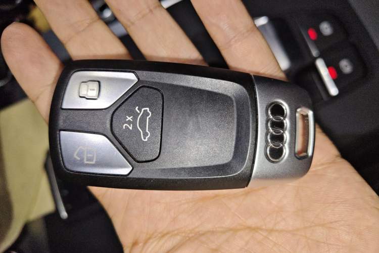 Used Audi Q5L 2020 Updated 40 TFSI Prestige Fashion Edition Vehicle Key