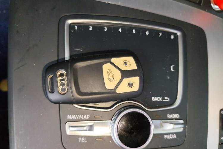 Used Audi Q5L 2020 Updated 40 TFSI Prestige Fashion Edition Vehicle Key