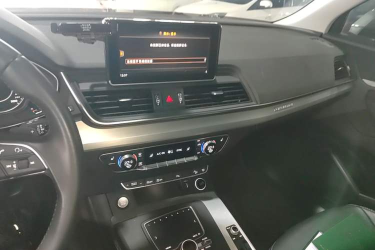 Used Audi Q5L 2020 Updated 40 TFSI Prestige Fashion Edition Audio And AC Panel