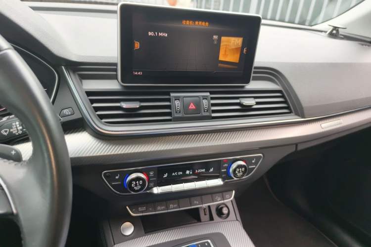 Used Audi Q5L 2020 Updated 40 TFSI Prestige Fashion Edition Audio And AC Panel