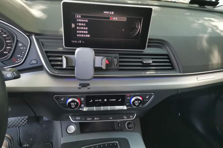 Used Audi Q5L 2020 Updated 40 TFSI Prestige Fashion Edition Audio And AC Panel
