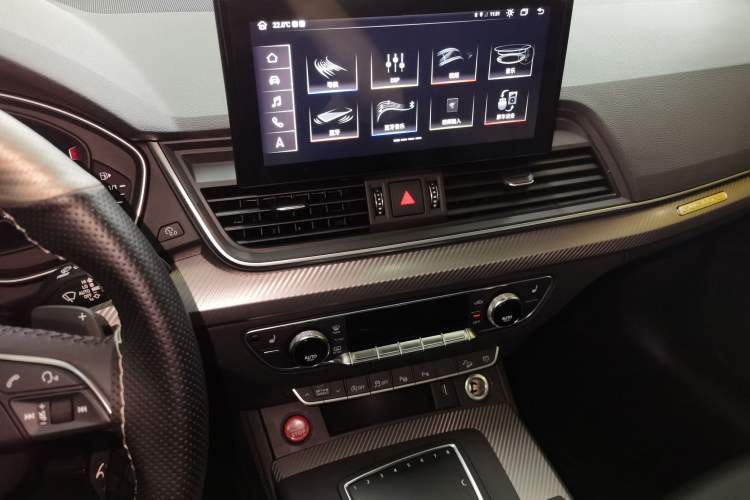 Used Audi Q5L 2020 45 TFSI Prestige Fashion Model Audio And AC Panel