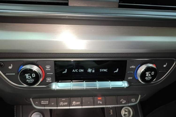 Used Audi Q5L 2020 Updated 40 TFSI Prestige Fashion Edition Audio And AC Panel