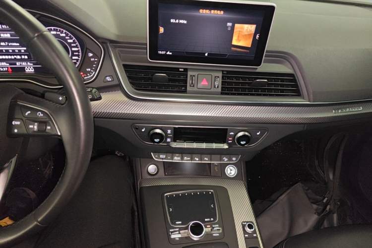 Used Audi Q5L 2020 45 TFSI Prestige Fashion Model Audio And AC Panel