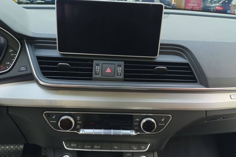 Used Audi Q5L 2020 Updated 40 TFSI Prestige Fashion Edition Audio And AC Panel