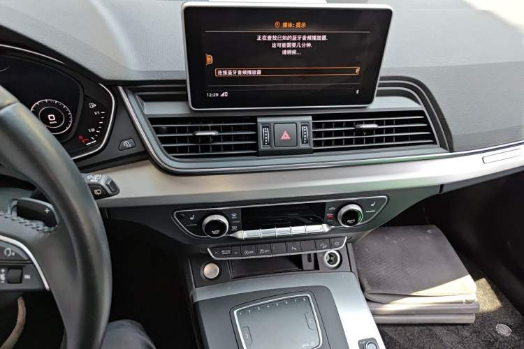 Used Audi Q5L 2020 Updated 40 TFSI Prestige Fashion Edition Audio And AC Panel