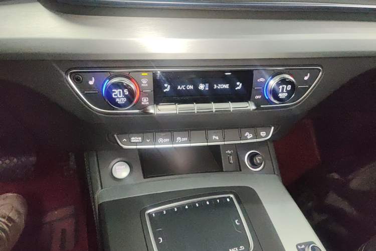 Used Audi Q5L 2020 Updated 40 TFSI Prestige Fashion Edition Audio And AC Panel
