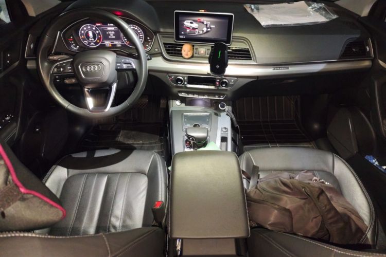 Used Audi Q5L 2020 Updated 40 TFSI Prestige Fashion Edition Center Console