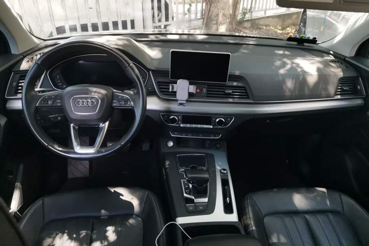 Used Audi Q5L 2020 Updated 40 TFSI Prestige Fashion Edition Center Console
