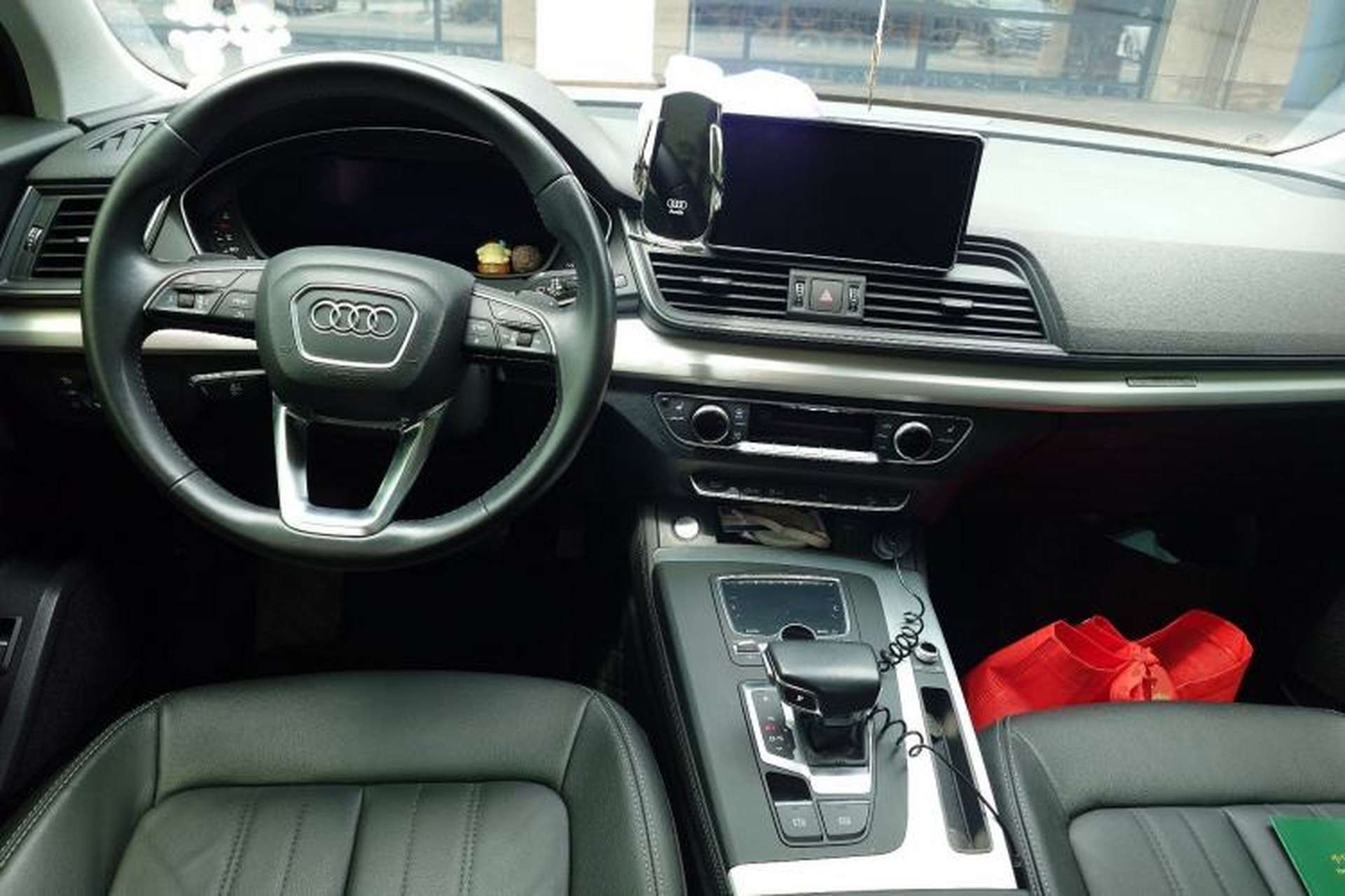 Used Audi Q5L 2020 Updated 40 TFSI Prestige Fashion Edition Center Console