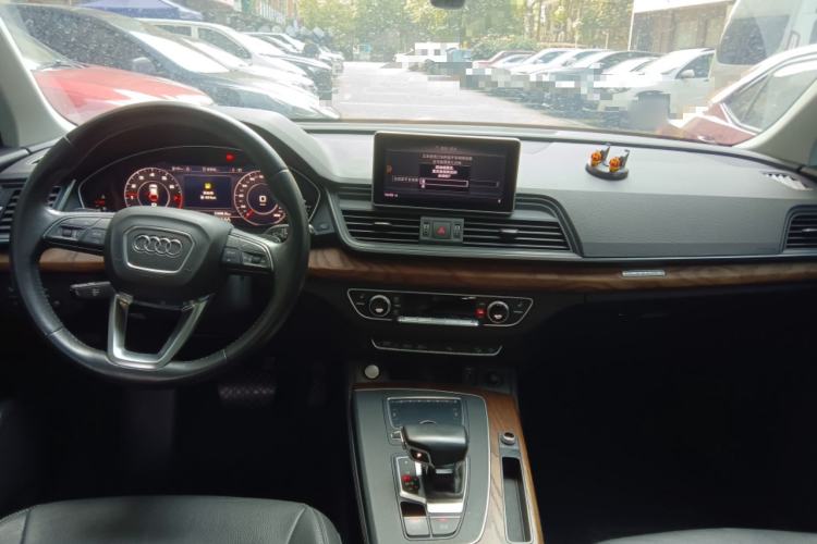 Used Audi Q5L 2020 Updated 40 TFSI Prestige Fashion Edition Center Console