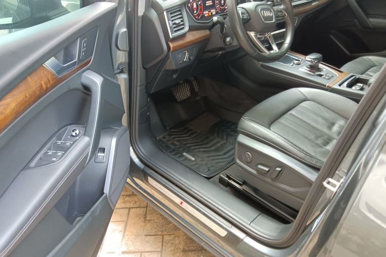 Used Audi Q5L 2020 Updated 40 TFSI Prestige Fashion Edition Driver Seat