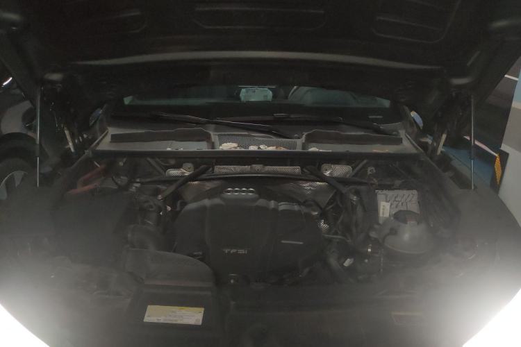 Used Audi Q5L 2020 45 TFSI Prestige Fashion Model Engine Bay