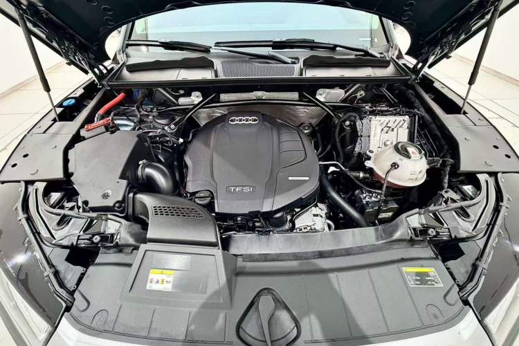 Used Audi Q5L 2020 45 TFSI Prestige Fashion Model Engine Bay