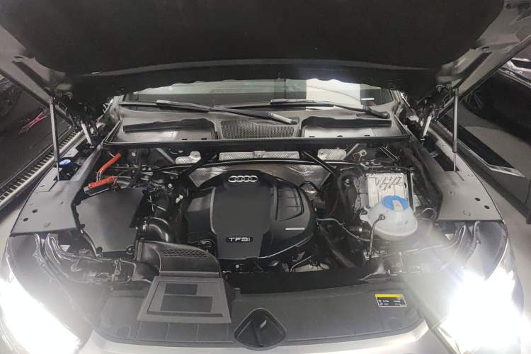 Used Audi Q5L 2020 Updated 40 TFSI Prestige Fashion Edition Engine Bay