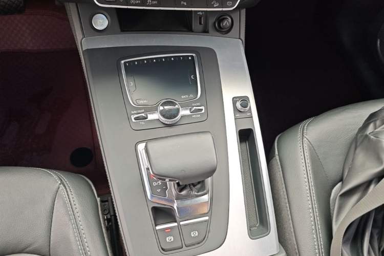 Used Audi Q5L 2020 Updated 40 TFSI Prestige Fashion Edition Gear Lever