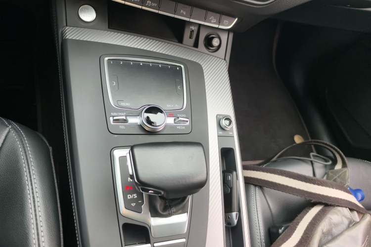 Used Audi Q5L 2020 Updated 40 TFSI Prestige Fashion Edition Gear Lever