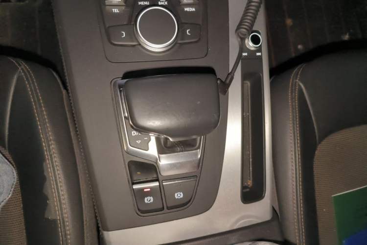 Used Audi Q5L 2020 40 TFSI Prestige Edition Gear Lever