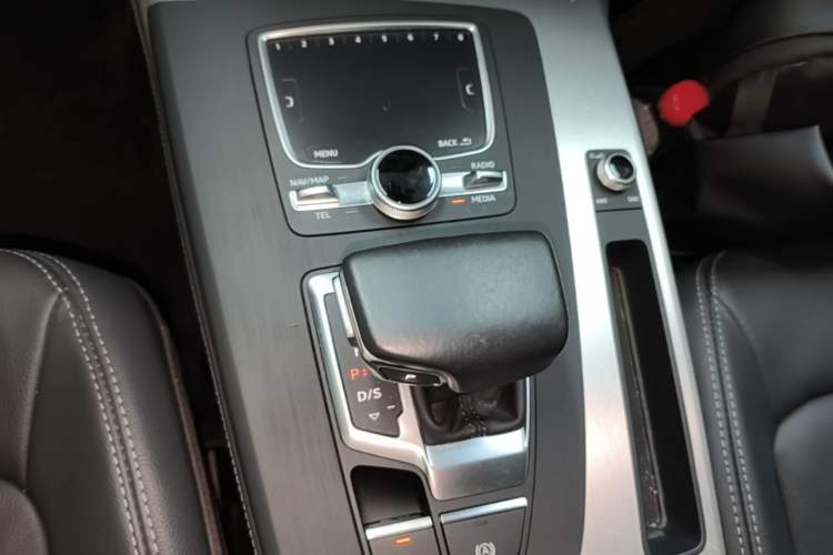 Used Audi Q5L 2020 Updated 40 TFSI Prestige Fashion Edition Gear Lever