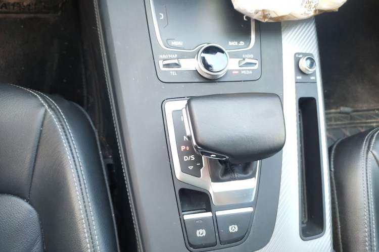 Used Audi Q5L 2020 45 TFSI Prestige Fashion Model Gear Lever