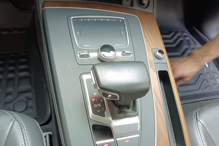 Used Audi Q5L 2020 Updated 40 TFSI Prestige Fashion Edition Gear Lever