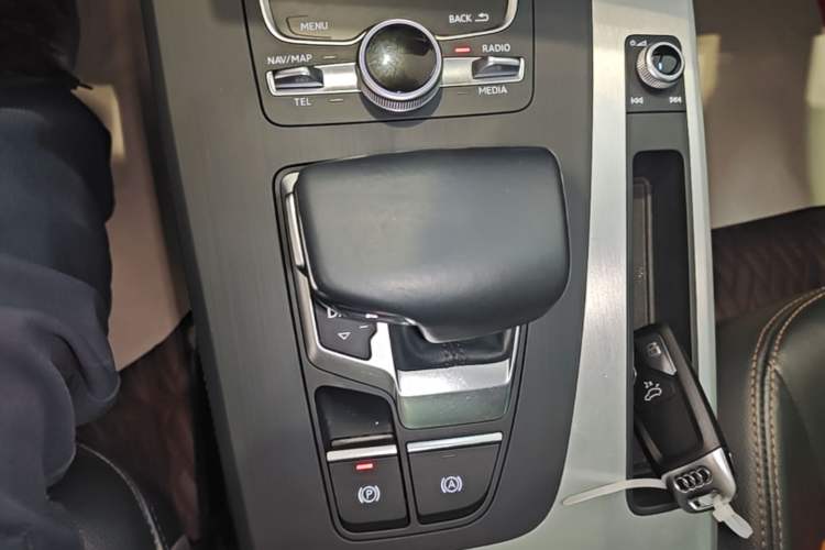 Used Audi Q5L 2020 40 TFSI Prestige Fashion Edition Gear Lever