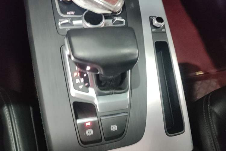 Used Audi Q5L 2020 Updated 40 TFSI Prestige Fashion Edition Gear Lever