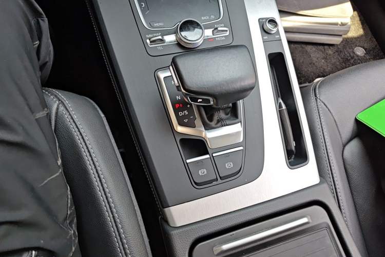 Used Audi Q5L 2020 Updated 40 TFSI Prestige Fashion Edition Gear Lever