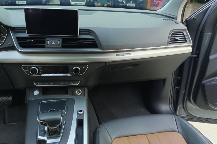 Used Audi Q5L 2020 Updated 40 TFSI Prestige Fashion Edition Interior 7