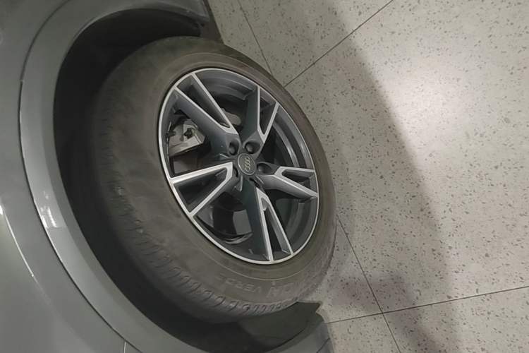 Used Audi Q5L 2020 Updated 40 TFSI Prestige Fashion Edition Left Front Wheel Hub