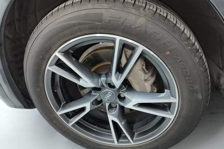 Used Audi Q5L 2020 Updated 40 TFSI Prestige Fashion Edition Left Front Wheel Hub