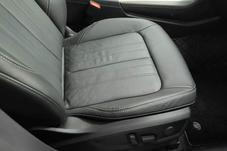 Used Audi Q5L 2020 Updated 40 TFSI Prestige Fashion Edition Right Front Seat