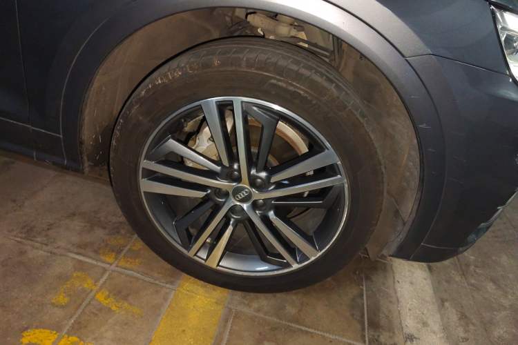 Used Audi Q5L 2020 Updated 40 TFSI Prestige Fashion Edition Right Front Wheel Hub