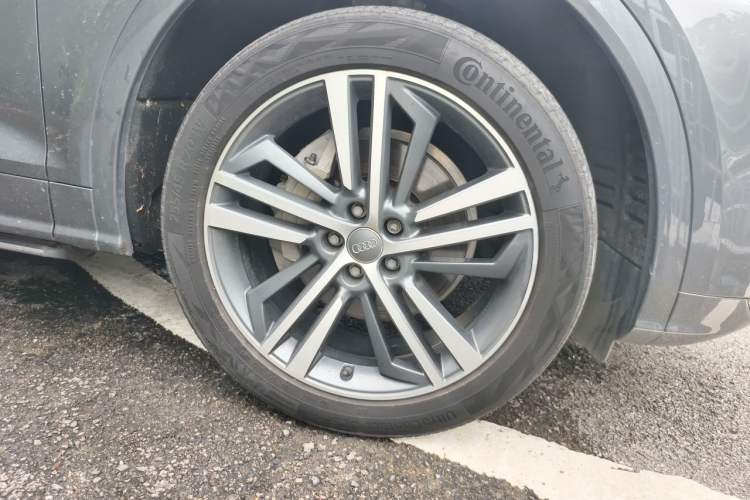 Used Audi Q5L 2020 Updated 40 TFSI Prestige Fashion Edition Right Front Wheel Hub
