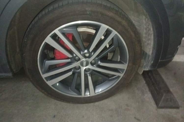 Used Audi Q5L 2020 Updated 40 TFSI Prestige Fashion Edition Right Front Wheel Hub