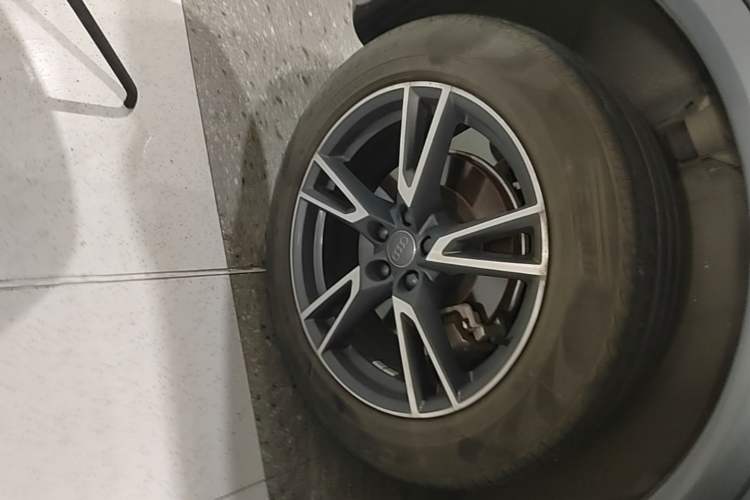 Used Audi Q5L 2020 Updated 40 TFSI Prestige Fashion Edition Right Rear Wheel Hub