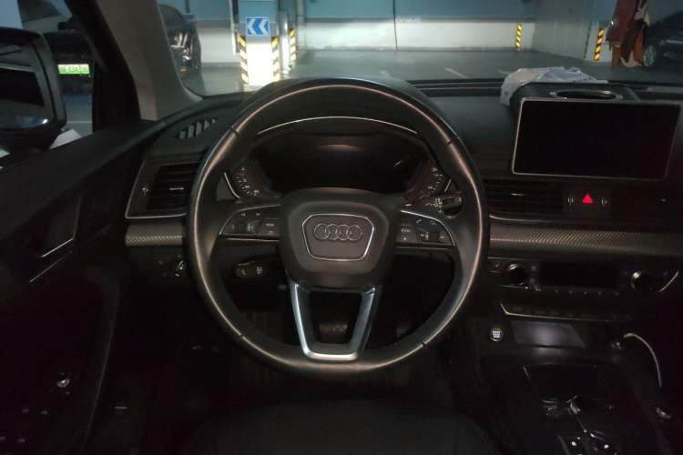Used Audi Q5L 2020 45 TFSI Prestige Fashion Model Steering Wheel