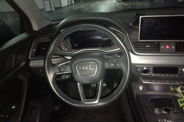 Used Audi Q5L 2020 Updated 40 TFSI Prestige Fashion Edition Steering Wheel