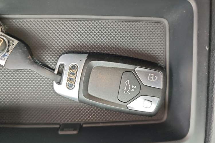 Used Audi Q5L 2020 Updated 40 TFSI Prestige Fashion Edition Vehicle Key