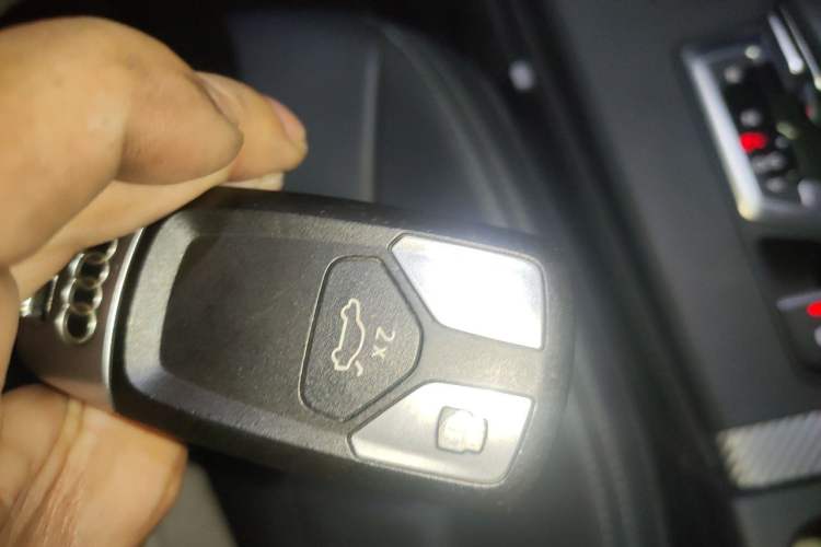 Used Audi Q5L 2020 45 TFSI Prestige Fashion Model Vehicle Key
