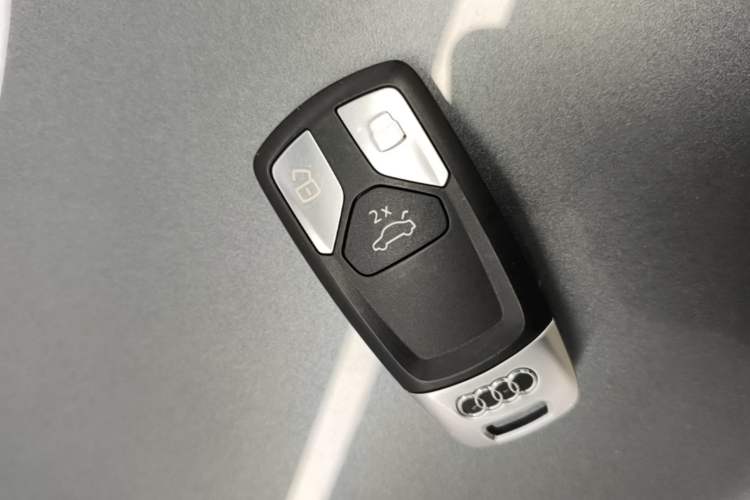 Used Audi Q5L 2020 Updated 40 TFSI Prestige Fashion Edition Vehicle Key