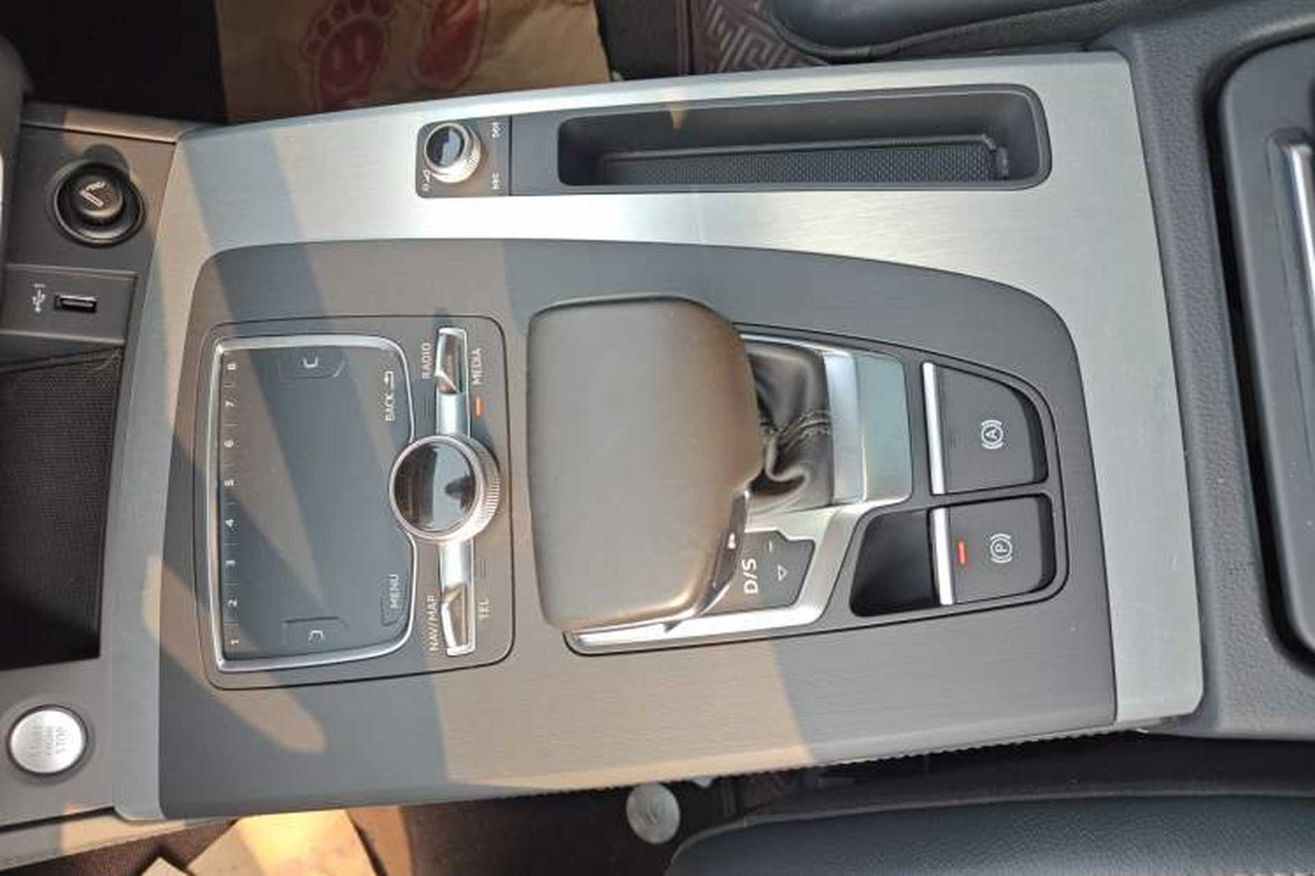 Used Audi Q5L 2020 Updated 40 TFSI Prestige Fashion Edition Gear Lever